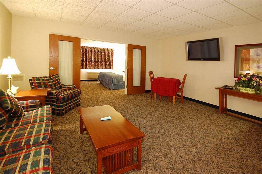 Baymont By Wyndham Des Moines Airport Hotel Exterior foto