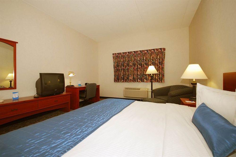 Baymont By Wyndham Des Moines Airport Hotel Exterior foto