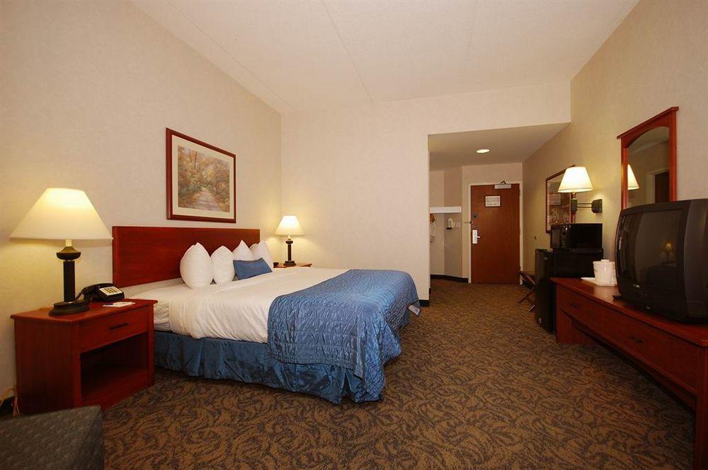Baymont By Wyndham Des Moines Airport Hotel Exterior foto