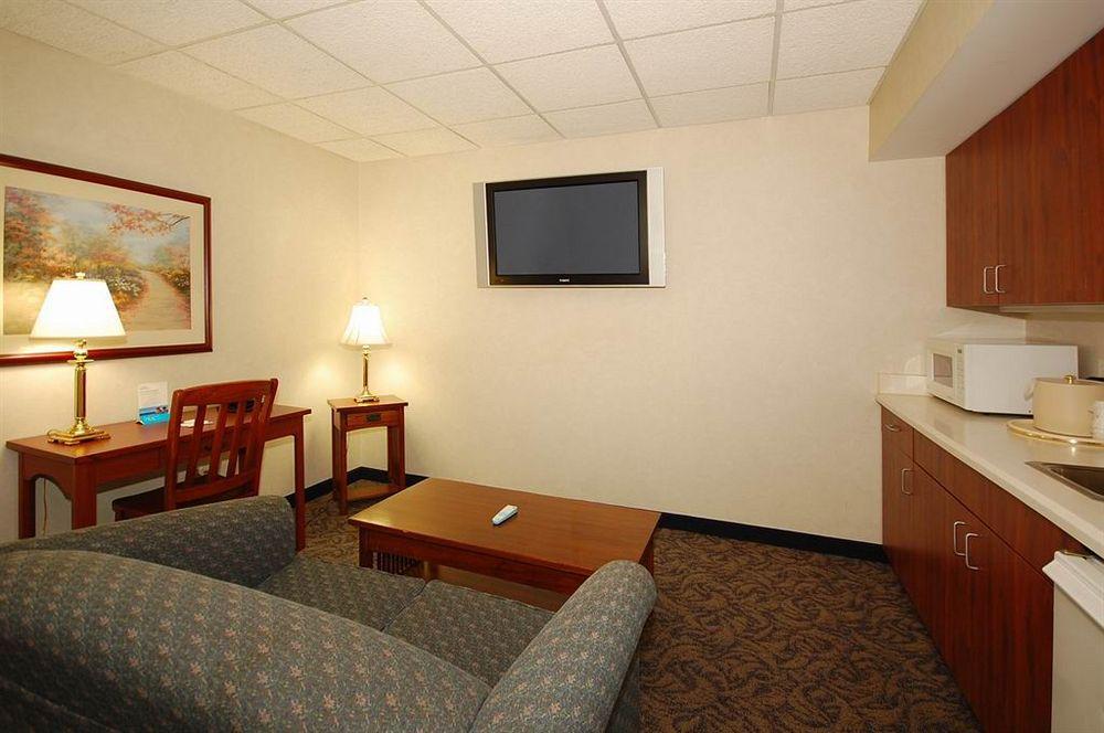 Baymont By Wyndham Des Moines Airport Hotel Exterior foto