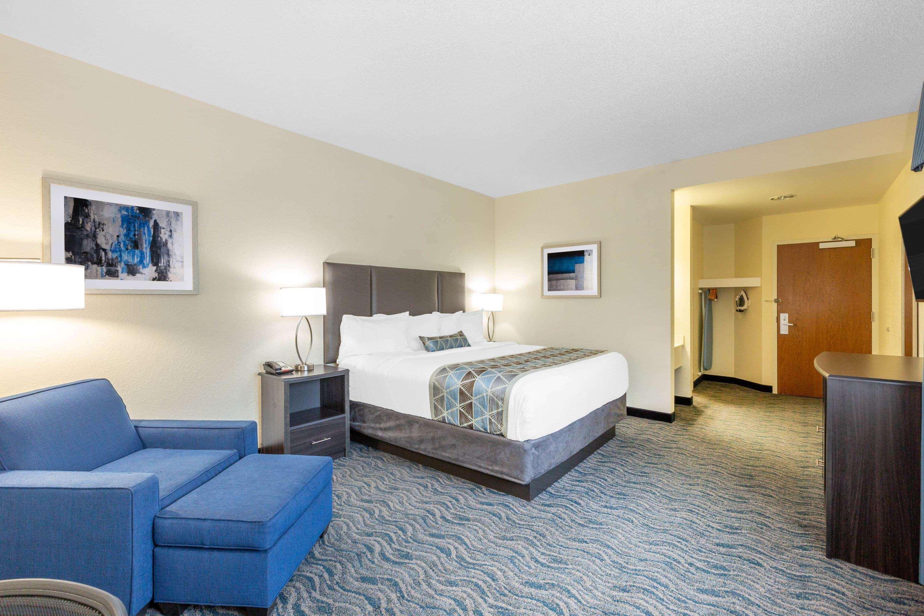 Baymont By Wyndham Des Moines Airport Hotel Exterior foto