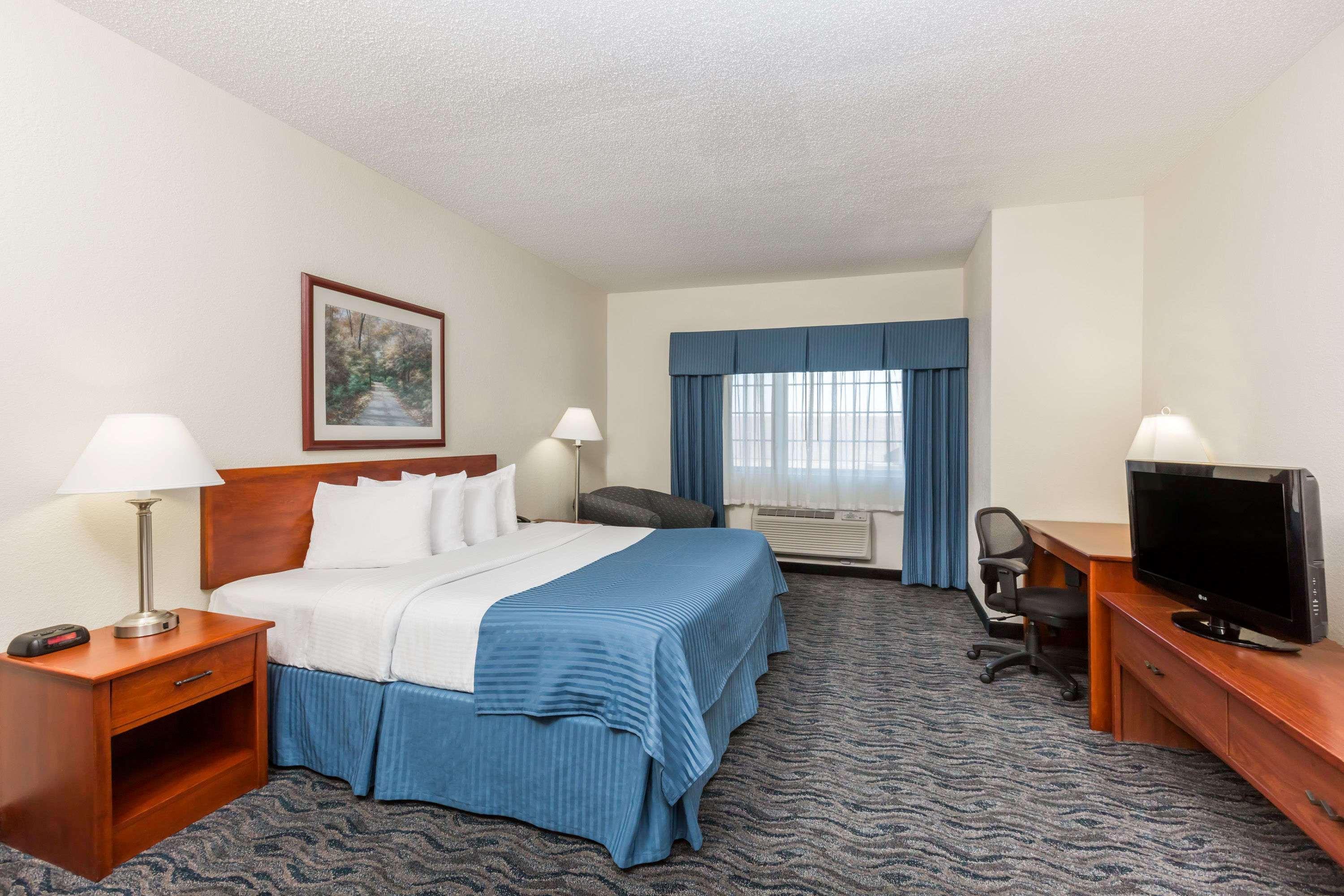 Baymont By Wyndham Des Moines Airport Hotel Exterior foto