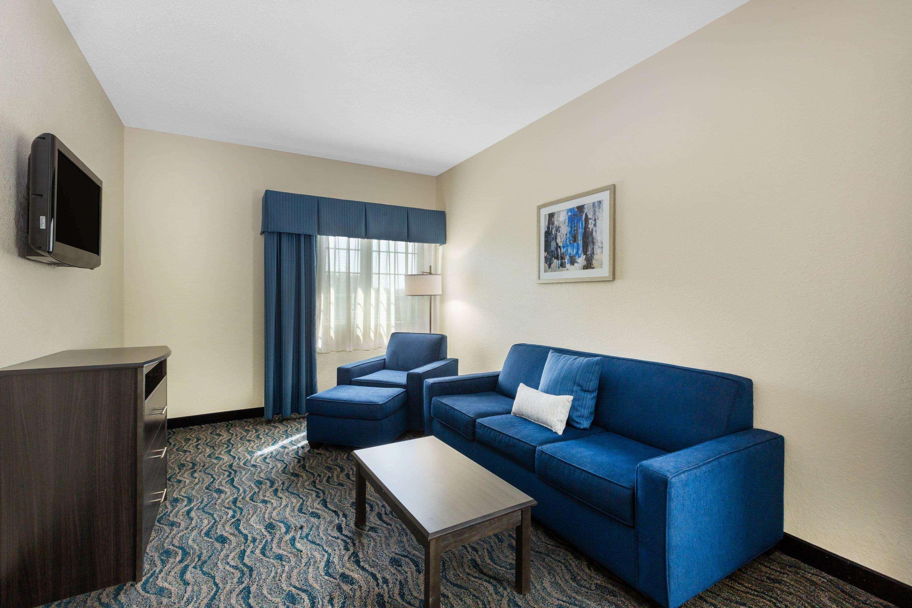 Baymont By Wyndham Des Moines Airport Hotel Exterior foto