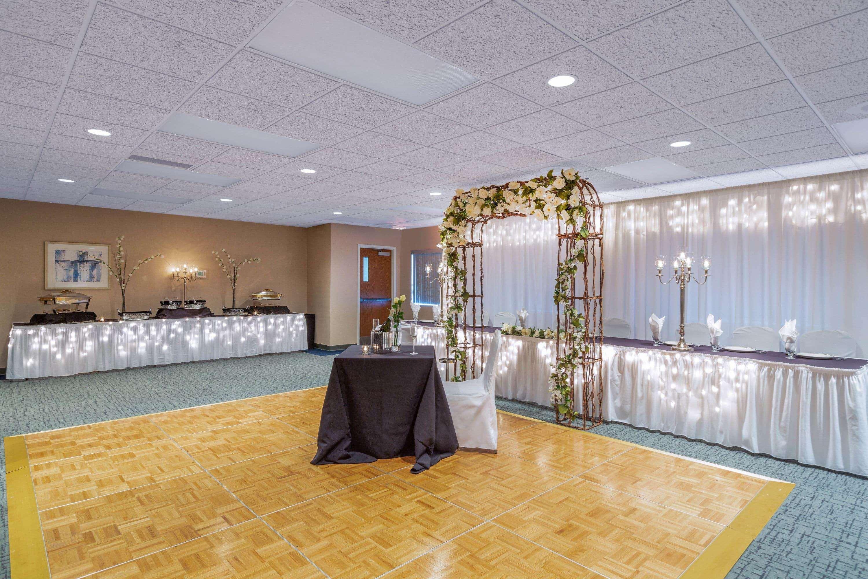 Baymont By Wyndham Des Moines Airport Hotel Exterior foto