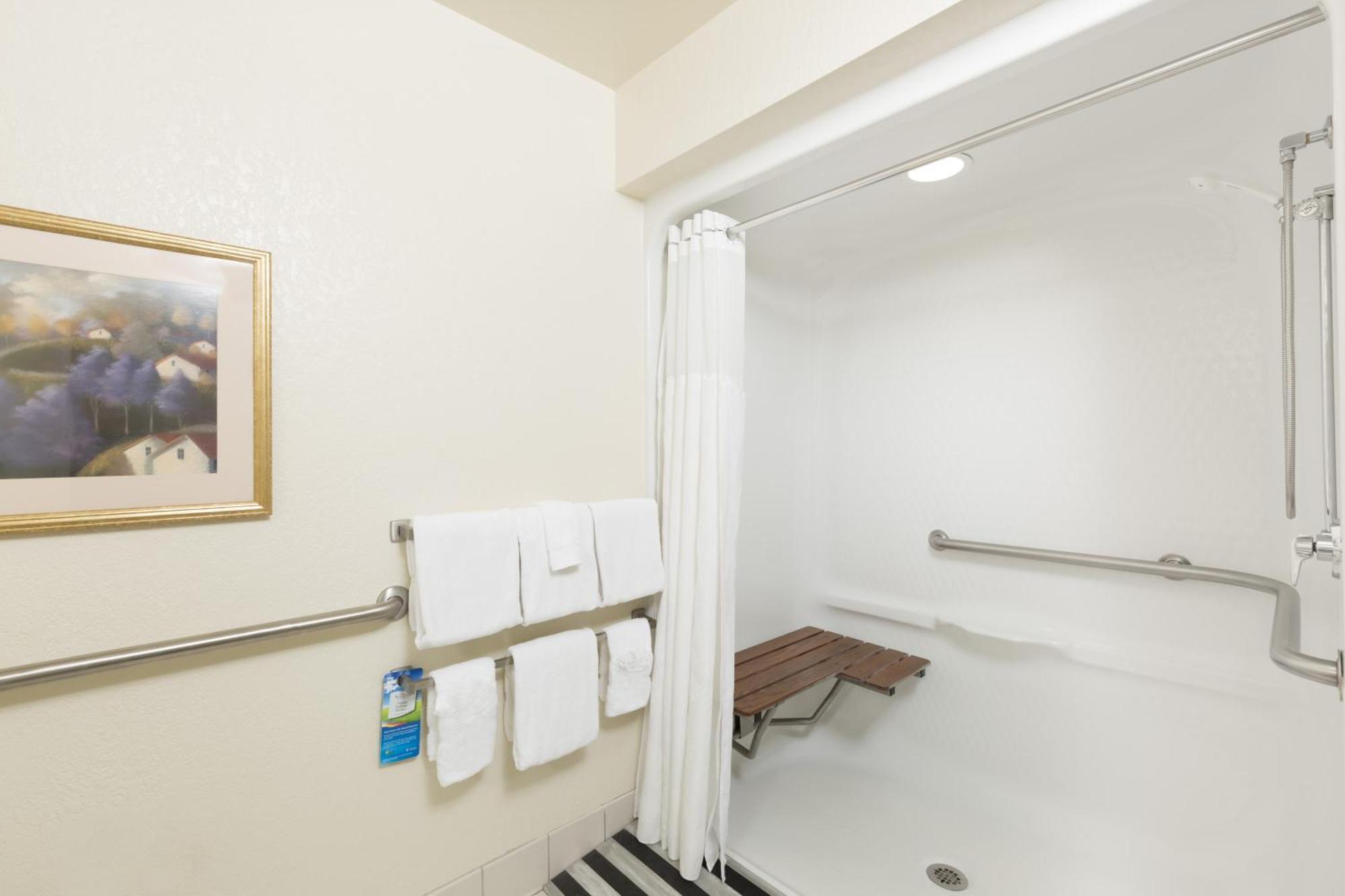 Baymont By Wyndham Des Moines Airport Hotel Quarto foto