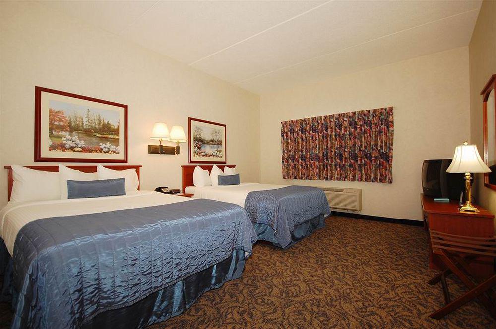 Baymont By Wyndham Des Moines Airport Hotel Exterior foto